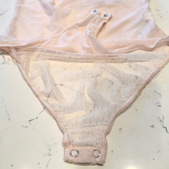 Forever 21 Pale Pink Sleeveless Lace Bodysuit with Button Back NWT - Picture 8 of 11